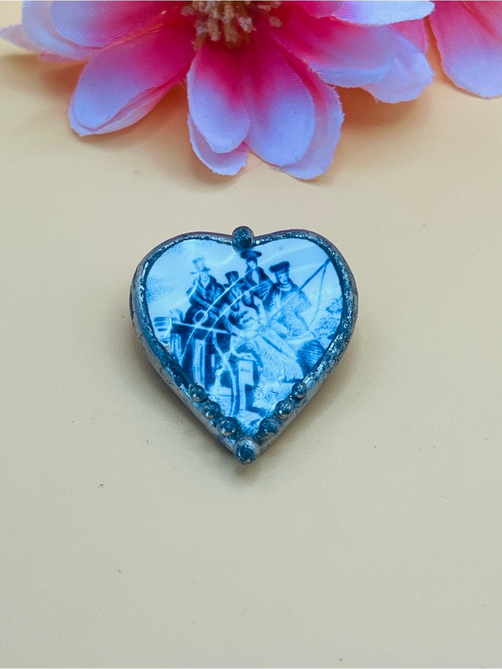 VINTAGE LINDA CARRIGAN "BROKEN CHINA" Heart shaped BROOCH /Pendant Signed